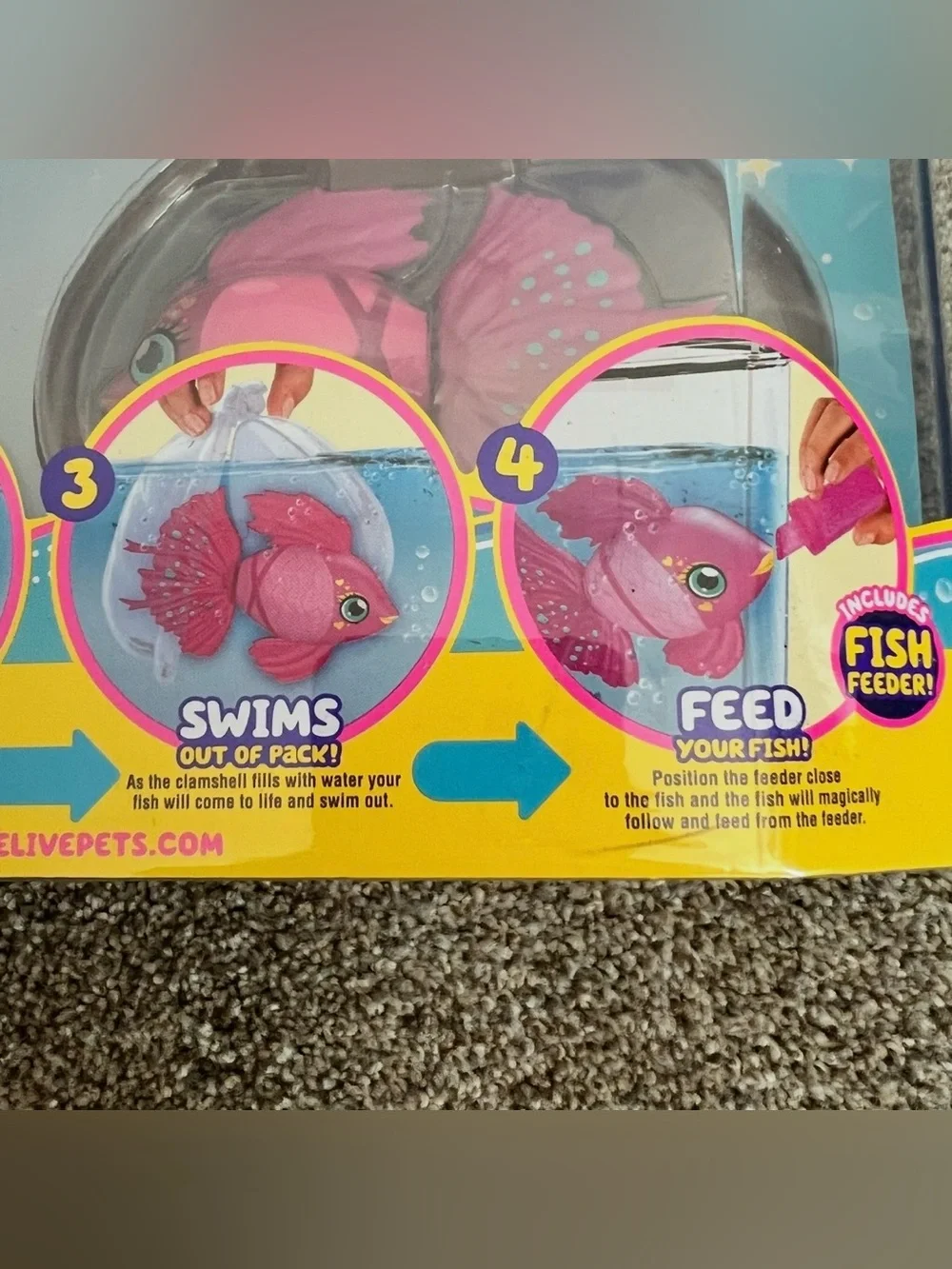 NWT Little Live Pets Lil Dippers Neon Fish with Fish Tank